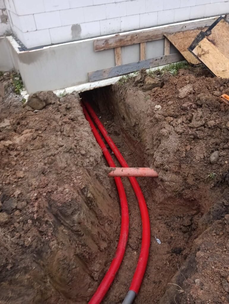 Geoterminių vamzdžių tranšėja iki pamato